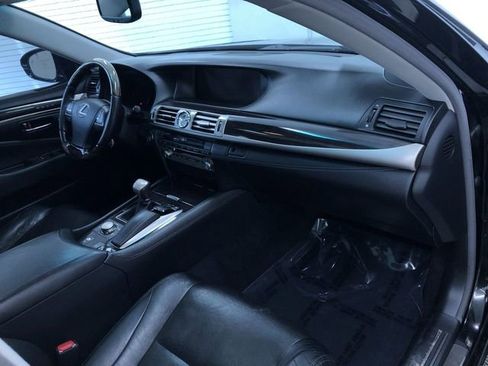 Used 2013 Lexus LS 460 AWD w/ Comfort Pkg image 23