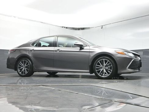 Used 2023 Toyota Camry XLE image 28