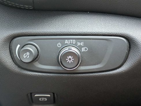 Used 2021 Chevrolet Blazer LT FWD image 16