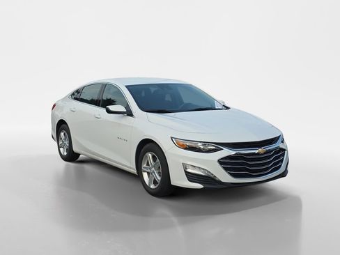 Used 2024 Chevrolet Malibu LT FWD image 2