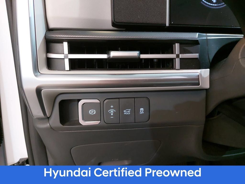 Used 2025 Hyundai Santa Fe SEL FWD image 23