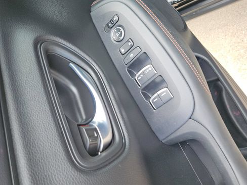 Certified 2025 Honda HR-V Sport image 14