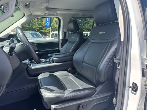 Used 2025 Ford Expedition Max Platinum w/ Driver's Package AWD/4WD image 9