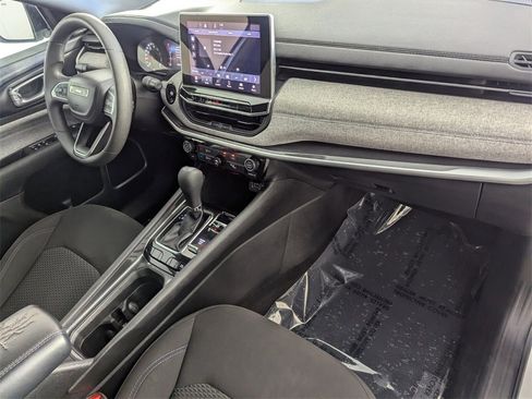 Certified 2023 Jeep Compass Sport image 33