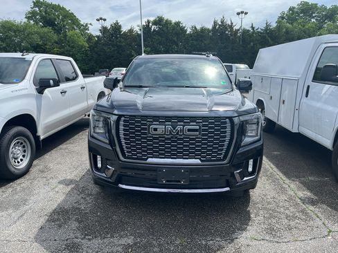 Used 2024 GMC Yukon Denali Ultimate AWD/4WD image 2