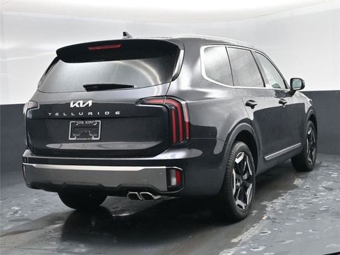 New 2025 Kia Telluride EX image 18