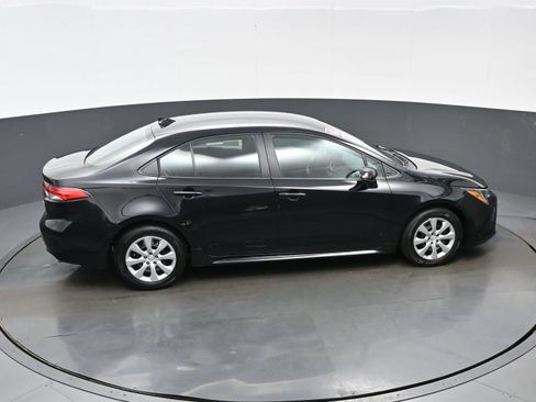 Used 2025 Toyota Corolla LE FWD image 39