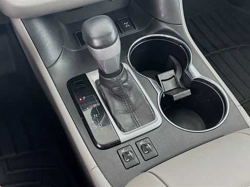 Used 2015 Toyota Highlander XLE image 25