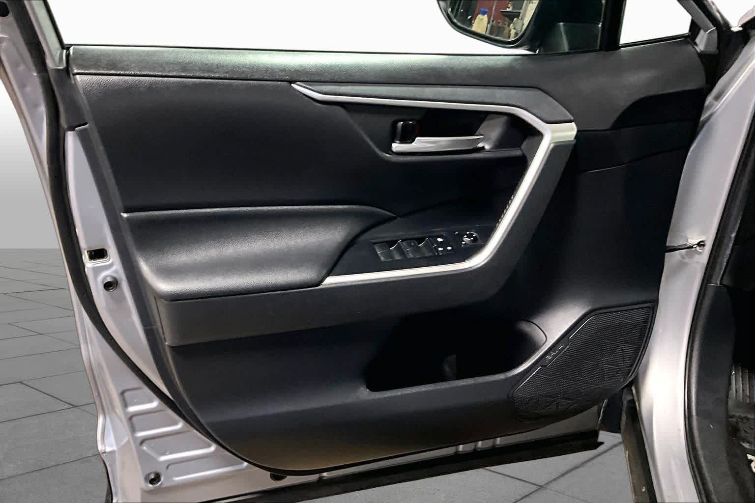 Used 2019 Toyota RAV4 XLE w/ Convenience Package AWD/4WD image 21