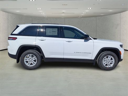 New 2025 Jeep Grand Cherokee Laredo w/ MOPAR Finishing Package image 3