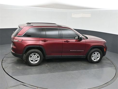 Used 2023 Jeep Grand Cherokee Laredo image 29
