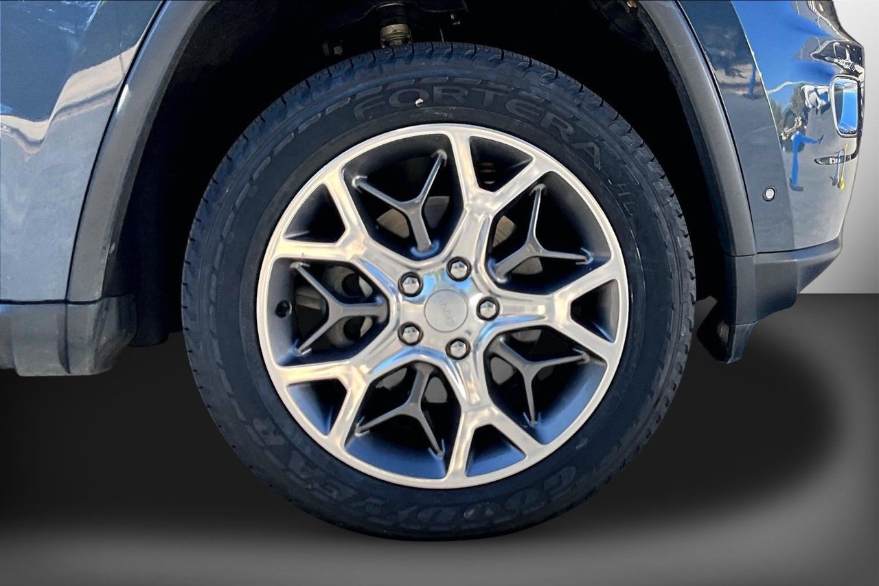 Used 2020 Jeep Grand Cherokee Limited w/ Trailer Tow Group IV AWD/4WD image 34