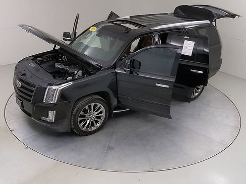 Used 2019 Cadillac Escalade Premium Luxury w/ Escalade Sport Edition AWD/4WD image 58
