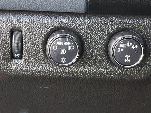 Used 2018 Chevrolet Colorado Z71 AWD/4WD image 25