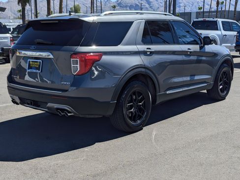Used 2023 Ford Explorer Platinum w/ Technology Package AWD/4WD image 2