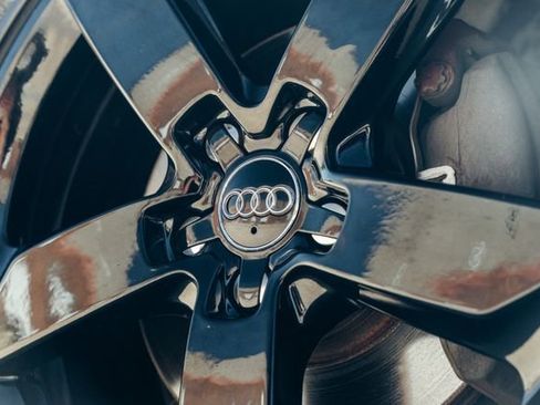 Used 2011 Audi Q5 3.2 Premium Plus w/ Audi MMI Navigation Plus Pkg image 3