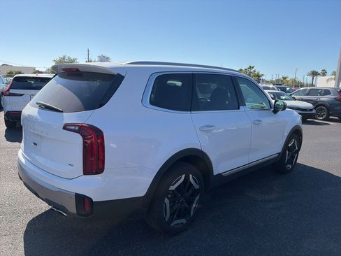 Used 2025 Kia Telluride S image 7