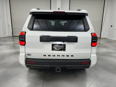 Used 2025 Toyota 4Runner SR5 AWD/4WD image 8
