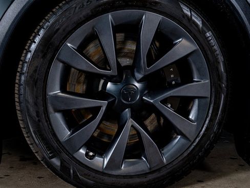 Used 2022 Tesla Model X Plaid image 10