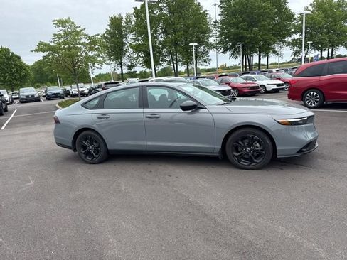 Certified 2025 Honda Accord SE image 7