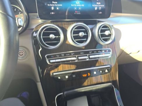 Used 2022 Mercedes-Benz GLC 300 image 18