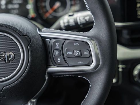New 2025 Jeep Wrangler Unlimited Sahara w/ Technology Group AWD/4WD image 29