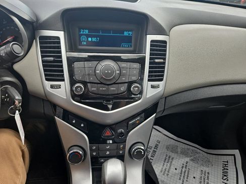 Used 2014 Chevrolet Cruze LS image 8