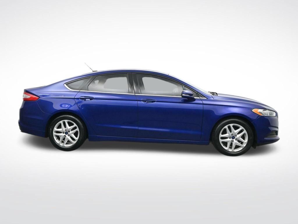 Used 2016 Ford Fusion SE FWD image 4