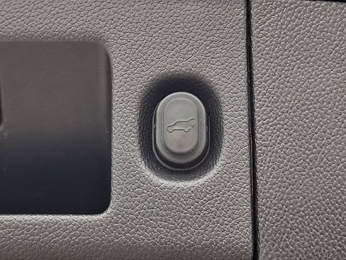 Used 2019 Chevrolet Tahoe LT w/ RST Edition AWD/4WD image 32