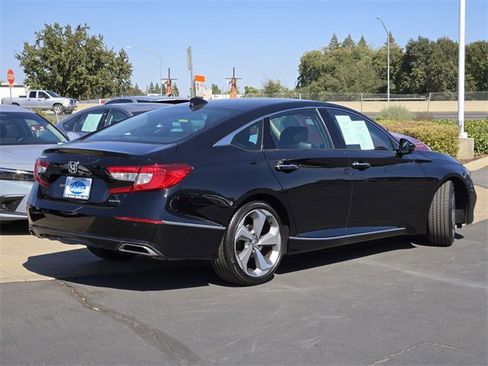 Used 2018 Honda Accord Touring image 4