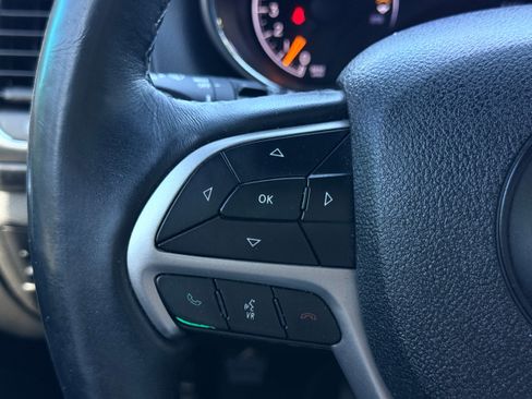 Used 2018 Jeep Grand Cherokee Altitude AWD/4WD image 14