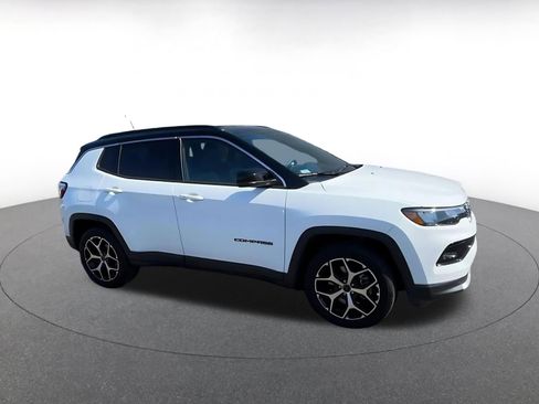 Used 2025 Jeep Compass Limited image 2
