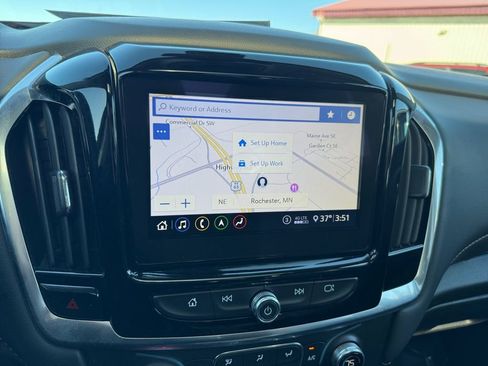 Used 2021 Chevrolet Traverse RS image 3