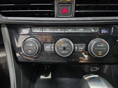 Used 2019 Volkswagen Jetta SE w/ Cold Weather Package FWD image 20