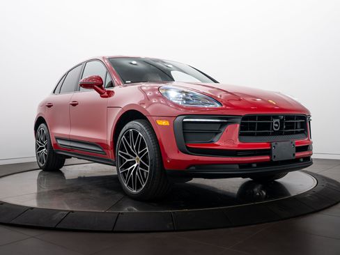 Certified 2026 Porsche Macan AWD/4WD image 9