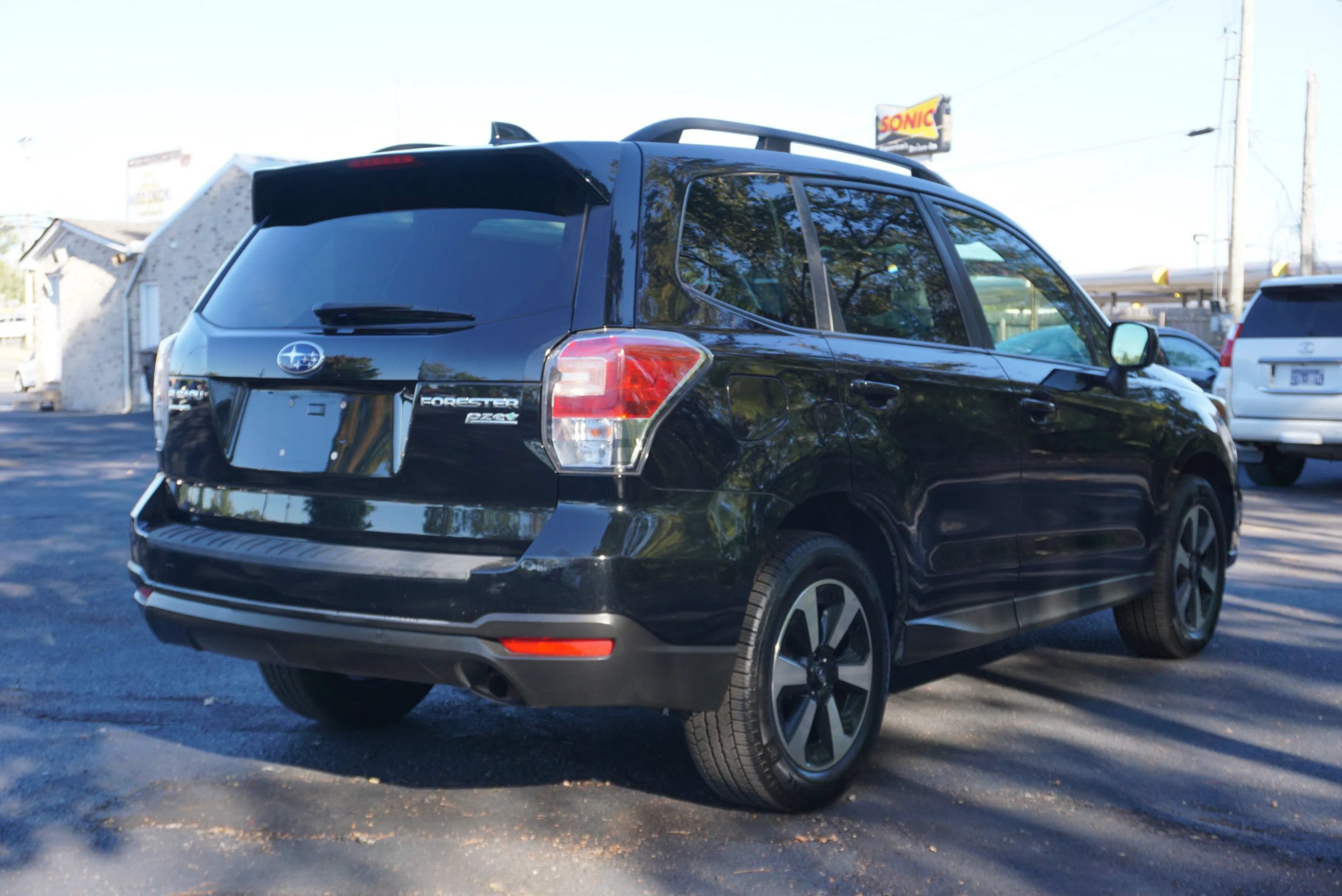 Used 2017 Subaru Forester 2.5i Premium w/ All-Weather Package AWD/4WD image 5
