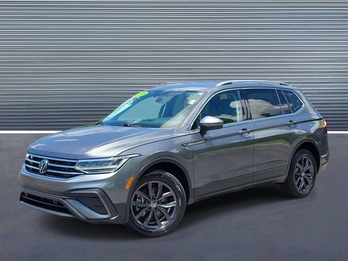 Used 2023 Volkswagen Tiguan SE FWD image 1