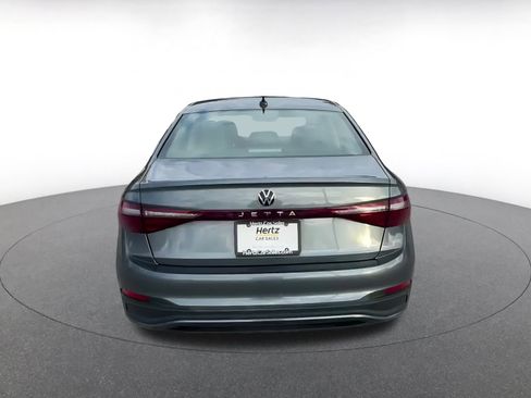 Used 2025 Volkswagen Jetta SE image 12