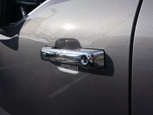 Used 2023 Ford F150 Lariat w/ Trailer Tow Package image 15