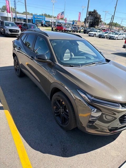 Used 2024 Chevrolet Trax ACTIV FWD image 1