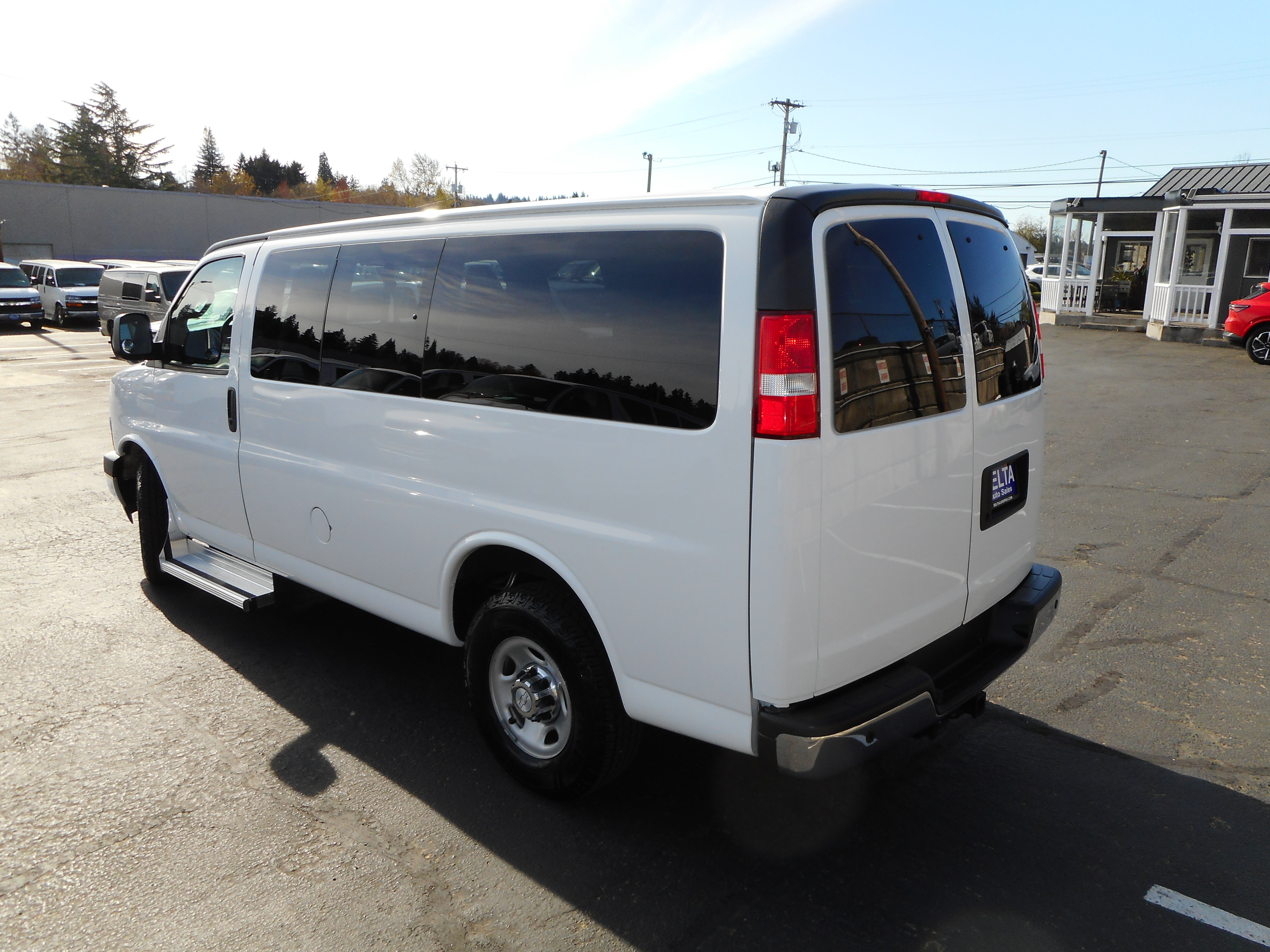 Used 2017 Chevrolet Express 3500 LT w/ LT Preferred Equipment Group RWD image 12