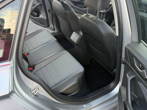 Used 2025 Volkswagen Jetta SE FWD image 18