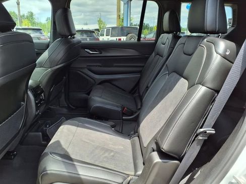 Used 2024 Jeep Grand Cherokee L Altitude image 8