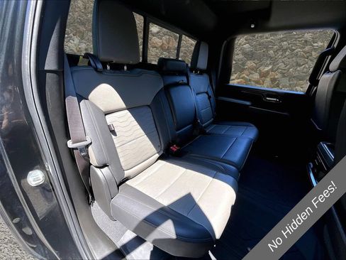 Used 2024 Chevrolet Silverado 2500 ZR2 w/ Technology Package AWD/4WD image 26