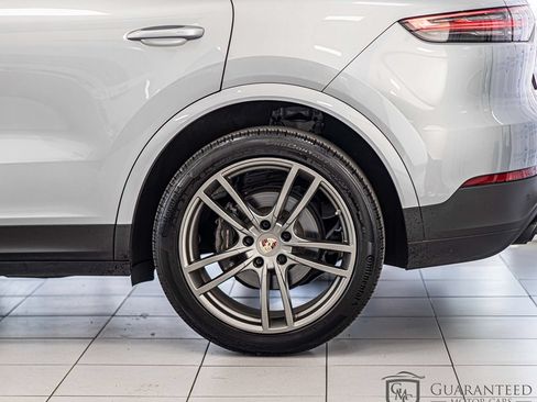 Used 2023 Porsche Cayenne w/ Premium Package AWD/4WD image 8