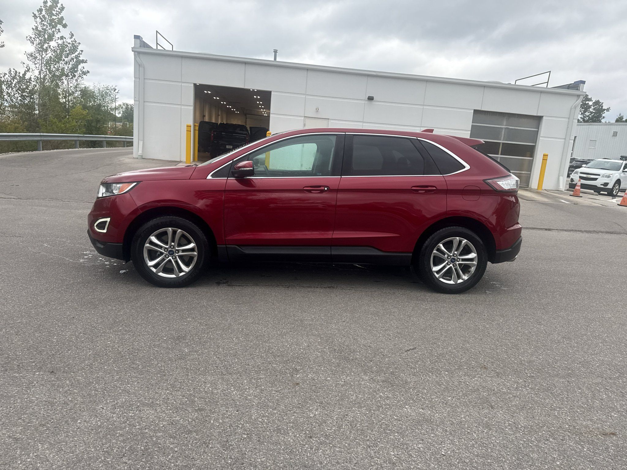 Used 2016 Ford Edge SEL w/ Canadian Touring Package AWD/4WD image 3