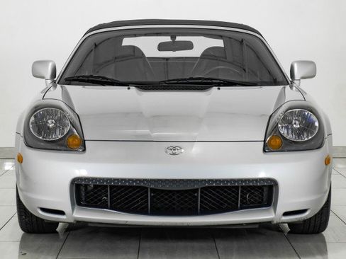 Used 2002 Toyota MR2 image 3