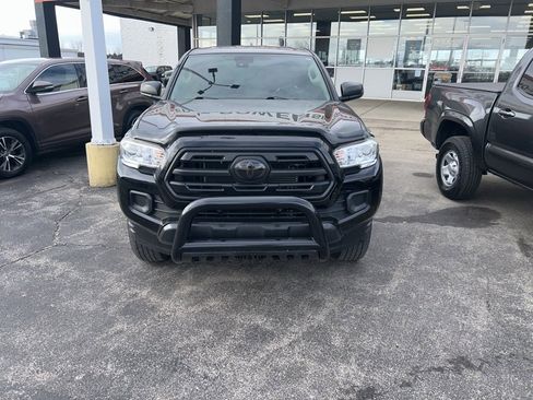 Used 2019 Toyota Tacoma SR image 5