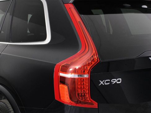 Used 2023 Volvo XC90 T8 Plus w/ Protection Package Premier image 18