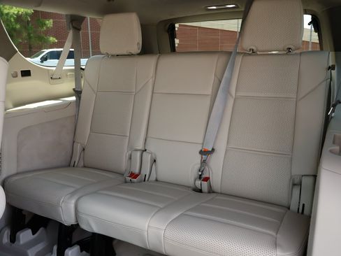 Used 2024 Cadillac Escalade ESV Sport Platinum w/ LPO, ONYX Package AWD/4WD image 31